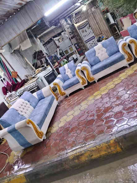 تخم عشر مقاعد مستعمل نضيف السعر 225 ألف العنوان العزيزيه منطقة باب الحاره *********** *********** يوجد واتساب وماسنجر وتوصيل بل الاجره الصويرة
