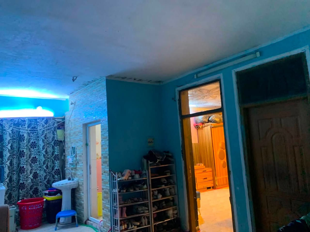 من رخصت مدير الكروب المحترم بيت للبيع المساحة ٢٠٠متر بناء ١٨٠حي البساتين قريب على اسواق الصدرين (استفسار اتصال على الرقم)***********@@الجميع. السعر خاص
