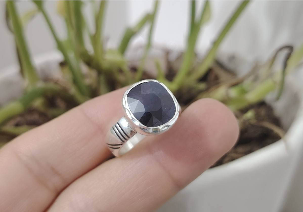 خاتم من حجر الزفير الافريقي الطبيعي
صياغه ثقيلة وجميلة فضه عيار ٩٢٥
يوجد توصيل إلى جميع المحافظات
التواصل ع الخاص او ع الواتساب ***********
