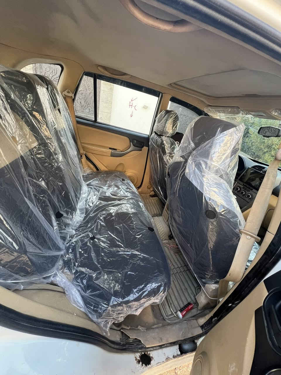 تيكو للبيع موديل 2012 
كير ومحرك شرط 
مابيها اي قطعة صبغ 
تدفئة / تبريد 
بيها تلكيط خياس 
للاستفسار ***********
