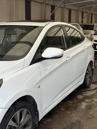 هونداي اكسنت 2013 خليجي مكفوله عدا باب السائق صبغ السياره مكينه كير كف...