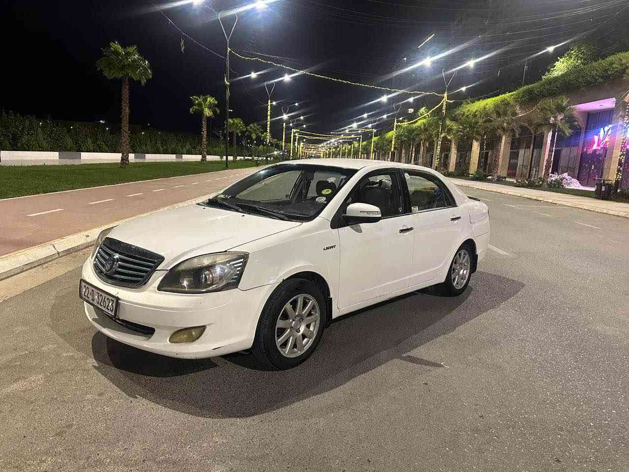 سیارەیکی تا بلی پاکە 
بی بۆیاخ و بی لیدراو 
گیر عادی 
شاشە ئایپاد 
جوار تایەیی تازە 
سەنەوی تازەیە 
کۆبۆنی بەنزینی هەیە 
بەلام من بە بی گیر مەکینە ئەیفرۆشم 
سعری ٤٥ و کەمیک مەجال 
*********** Singapore
