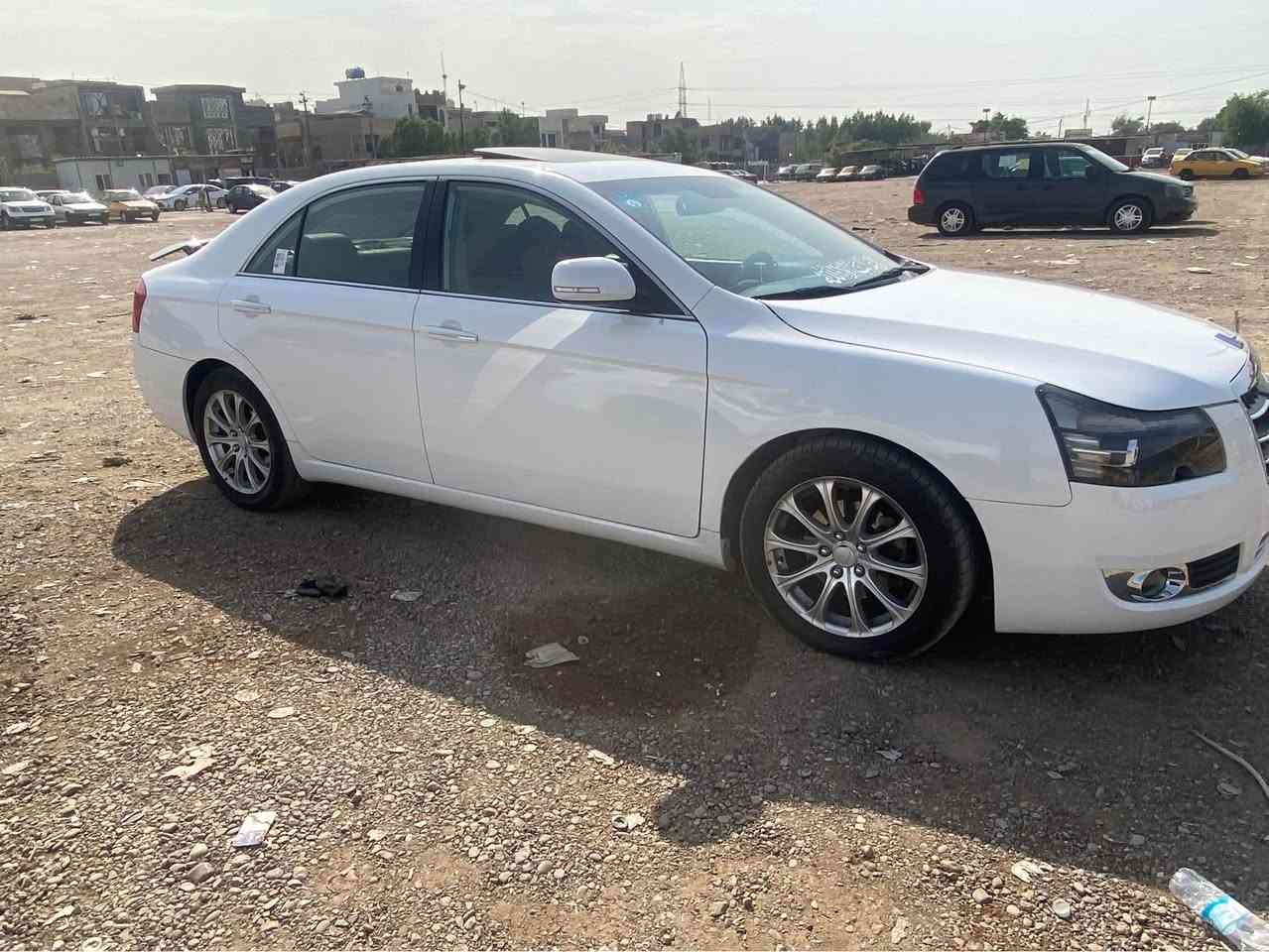 مكفوله من الحادث والشاصي والكير والمكينه 
صبغتها حزام جماليه موجودة صورها أثناء الصبغ وقبله 
كامله ما ناقصها شي كلها جديدة اي خياس ما بيها 
سستم صوت دمام السيارة كلها بلاديه ماشيه ٦٥ الف 
السعر ٧٣
*********** بغداد, العراق
