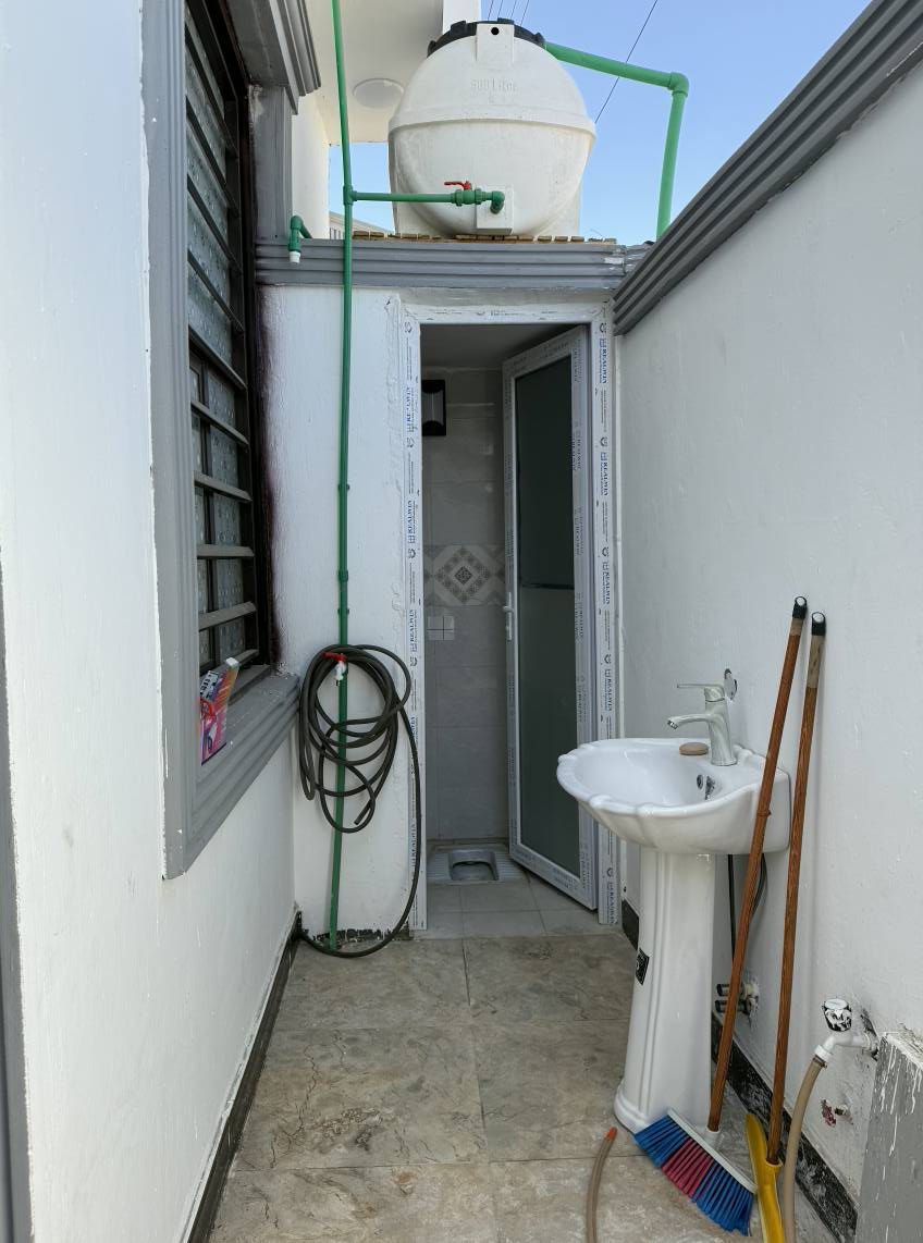 للبيع بيت في البصرة / أبو الخصيب / شارع أبو كوصره
المساحة: 160 متر – زراعي
الموقع قريب من الخدمات والأسواق والمدارس، والشارع هادئ ومناسب للعوائل.مكون البيت من 3 غرف و3حمامات وهول وديوانيه ومطبغ وغرفه وحمام فوك وكراج والشغل مرتب  جيرانك ذهب والسعر 85))***********

مواصفات البيت:
 • بناء مرتب وجديد صارله شهرين من كمل 
 • منطقة مرغوبة وقريبة من كل الاحتياجات
 • 
 • واجهة 10 ونزال 16
