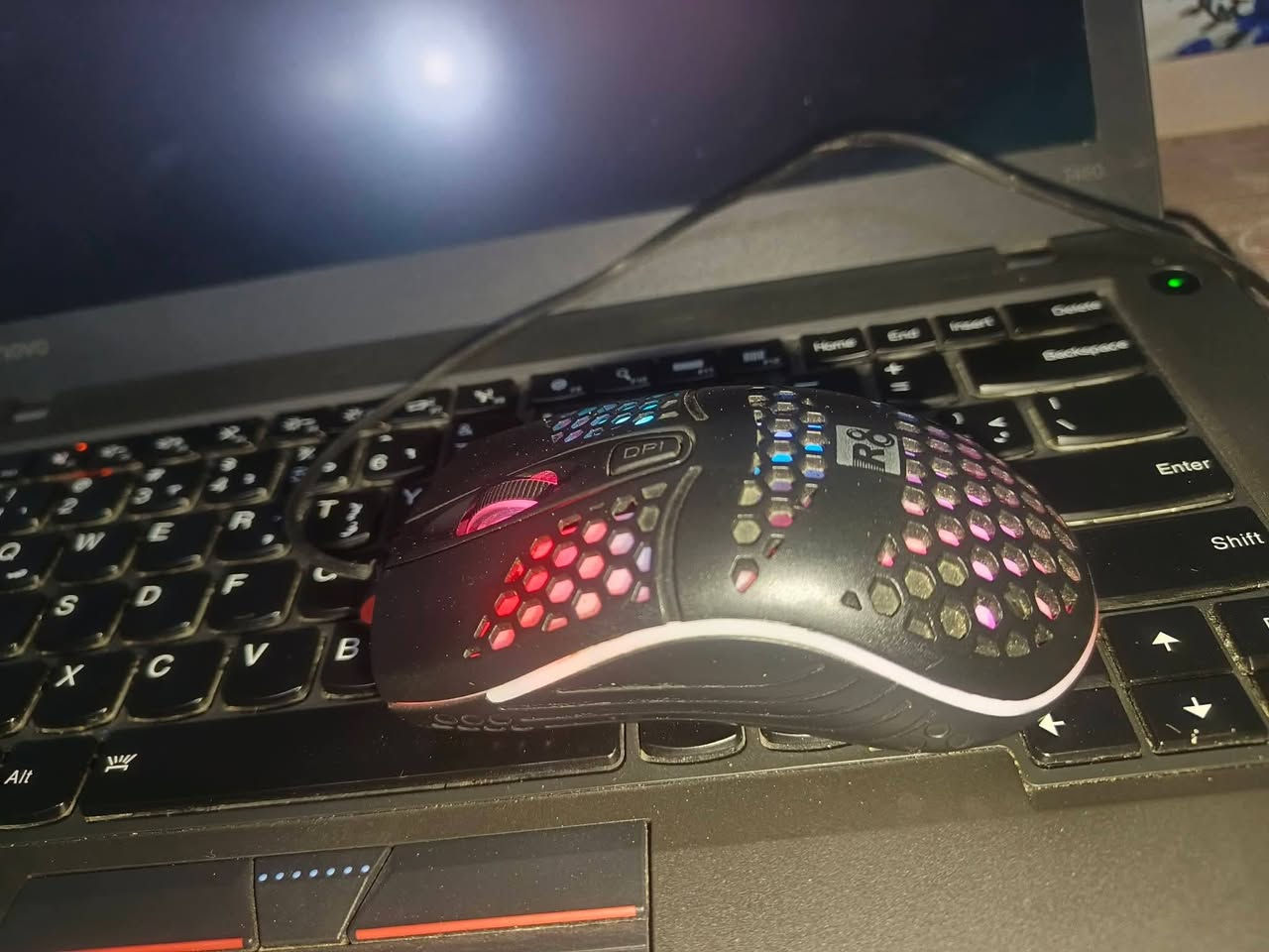 💻 السلام عليكم ورحمة الله وبركاته.. للبيع لابتوب Lenovo ThinkPad T460 الغني عن التعريف 💻
​لأصحاب العمل الشاق والدراسة والتصفح، الحاسبة نظيفة جداً ومن الفئة العملية المقاومة للصدمات والمشهورة بقوة تحملها.
​✨ ملاحظة للمصداقية: الحاسبة هاردوير وفحص كامل شغالة 100%، فقط تحتاج تنزيل نظام ويندوز جديد من يمك 
​📊 المواصفات الفنية الـفول:
🔹 المعالج: Intel Core i5 (الجيل السادس)، أداء قوي ومستقر.
🔹 الذاكرة (الرام): 8 جيجابايت (قابل للزيادة والتطوير بسهولة).
🔹 التخزين: هارد SSD بسعة 256 جيجابايت (سريع جداً في فتح البرامج والإقلاع).
🔹 الشاشة: شاشة ممتازة بدقة عالية، ألوان واضحة جداً ومريحة للعين للمشاهدة الطويلة.
​🎁 الهدايا والملحقات المجانية القادمة مع اللابتوب:
💼 حقيبة (جنطة) أنيقة لحماية الجهاز.
🔌 الشاحن الأصلي الخاص بها.
🖱️ ماوس خارجي هدية.
📦 جميع الملحقات الأساسية كاملة.
​💵 السعر المطلوب: 190 ألف دينار عراقي فقط.
🤝 (وبيّه مجال بسيط للطيبين وللشراية الجادين.. وماراح نقصر وياكم وبيه خير يتدلل).
​📍 المكان: ذي قار / الفهود.
📩 للتواصل والاستفسار، يرجى مراسلتي على الخاص أو ترك تعليق.


**إذا كنت صاحب هذا الإعلان وتريد حذفه لأي سبب، رجاءا أرسل رسالة إلى الدعم الفني**