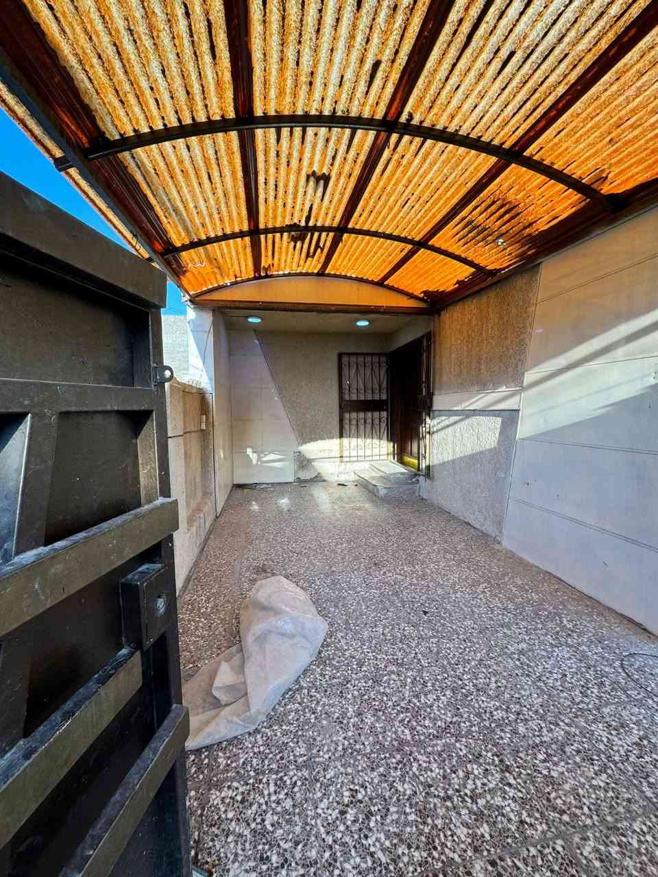 سلام عليكم 
يوجد دار 150م للايجار 3نوم بل السيدية 
بدل الايجار 750 الف للاستفسار ***********
