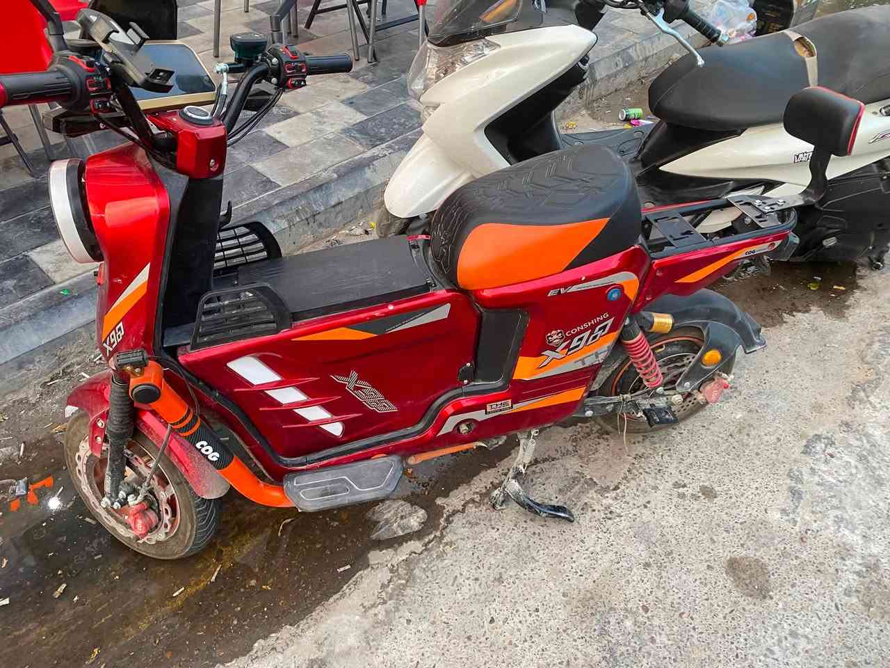 X900 للبيع
من شركة conshing
بطاريات 5 كبار جديدات
ماشيه 400كيلو فقط 
كير 4 نمر + نطام بك R
سرعة 110 ((حقيقي 60))
اشاير عالي ناصي كله شغال 
بلوتوث + سبيكر صوت
ستاند حامل هاتف
شاحنة ذكية (( تفصل وحدها من الشحن))
تايرات جديدة 
صندوك مساحة تخزين
الدراجة زيرو اخت الجديدة 
سعرها 475 وبيها مجال
مكفوله عقل وبطاريات برغي ممفتوح بيها
مكان بغدادا لحرية 
***********
