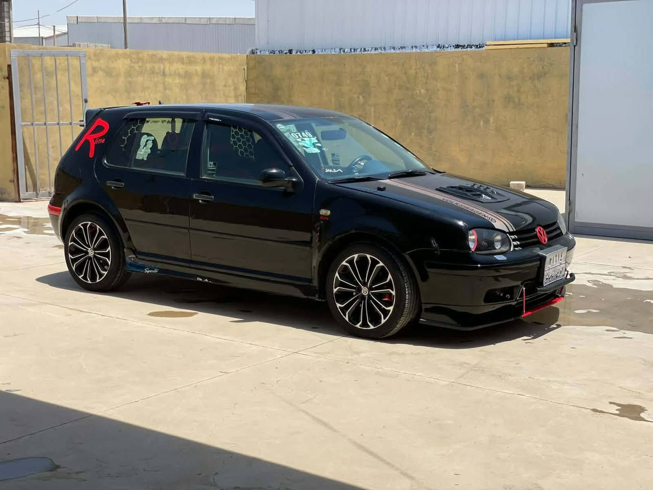 كولف موديل 2000 محرك 18 كير عادي سنويه لحد نهايه 27 شرط تحويل صبغ مو حزام ابيع حزام الك   
*********** واتساب
