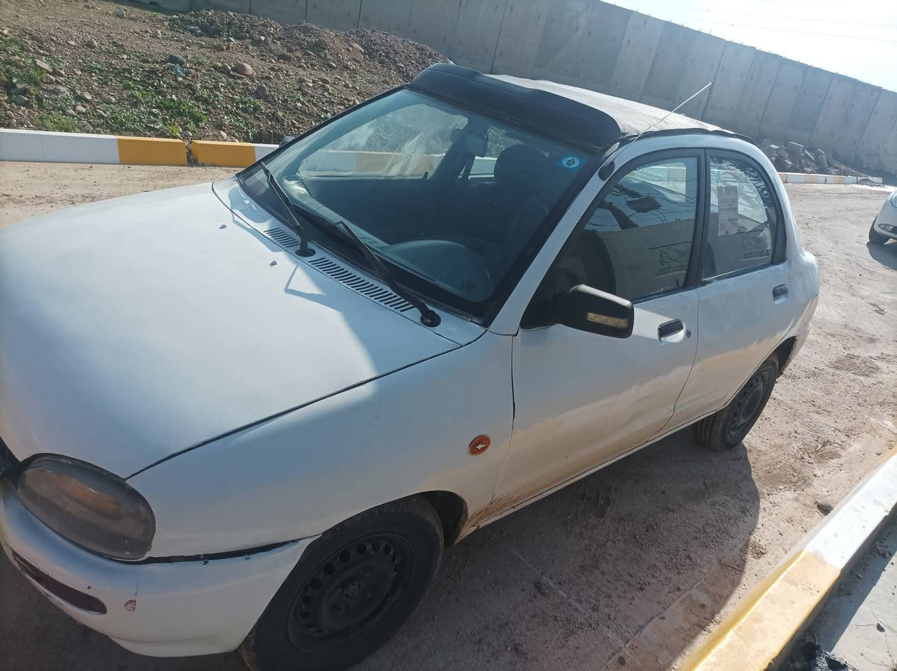 سيارة مازدا  ياباني اصلي مستر بين  اللون ابيض مروج معاملة الهزة والتحويل للرقم الدولي  رقم مميز وهو 64664 نينوى شرط التحويل محرك جديد كير توماتيك نظيف جامات كهربائية دشبول نظيف جدآ كيجات كلها شغالة اطارات جديدة  ناقصها جناي فقط للاستعلام هاتف ***********
