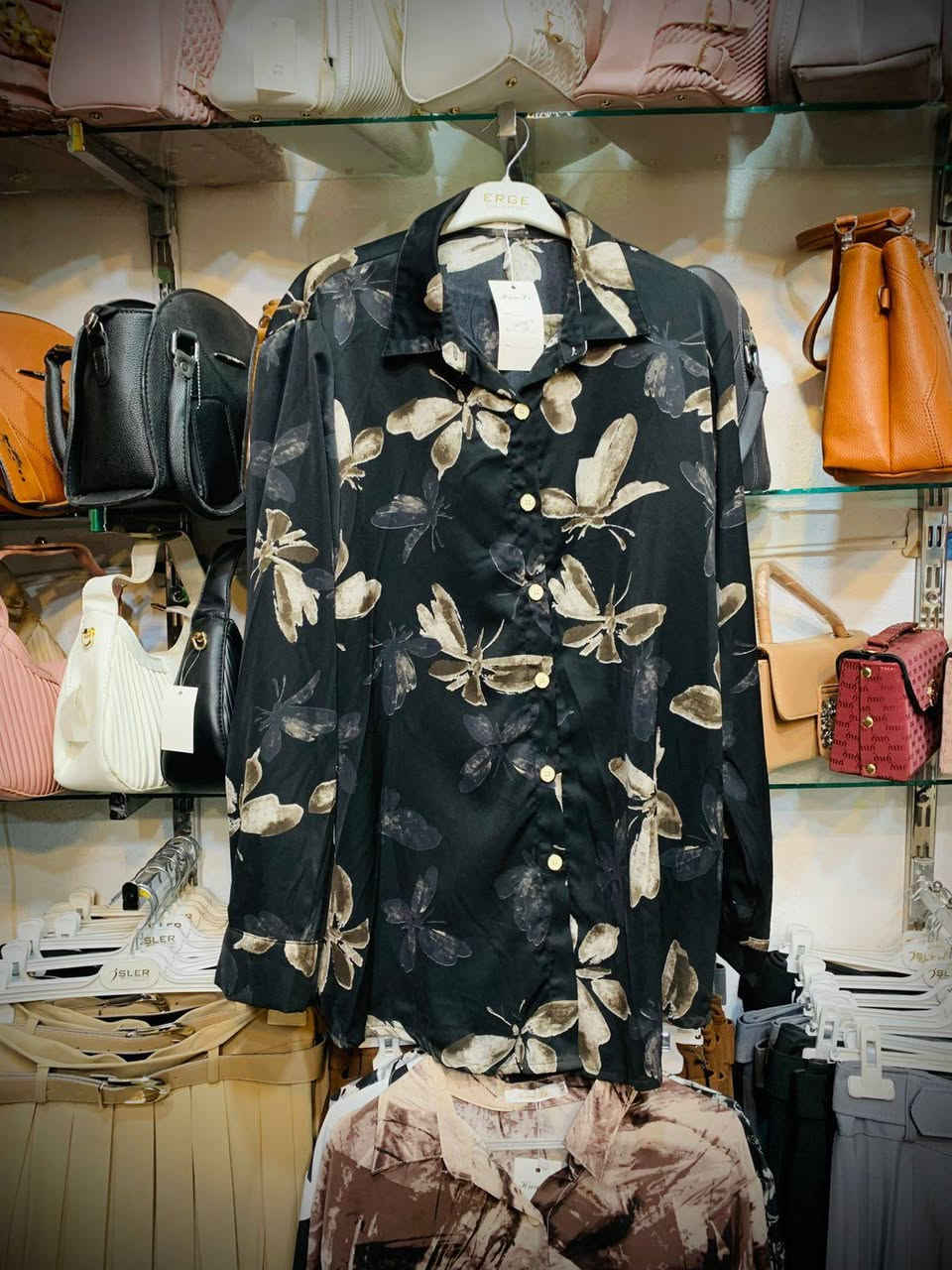 قميص شي راقي قماش جسكه 
سعر القديم ١٥
الحالي ١٠
القياره داخل سوق الملابس


**إذا كنت صاحب هذا الإعلان وتريد حذفه لأي سبب، رجاءا أرسل رسالة إلى الدعم الفني**