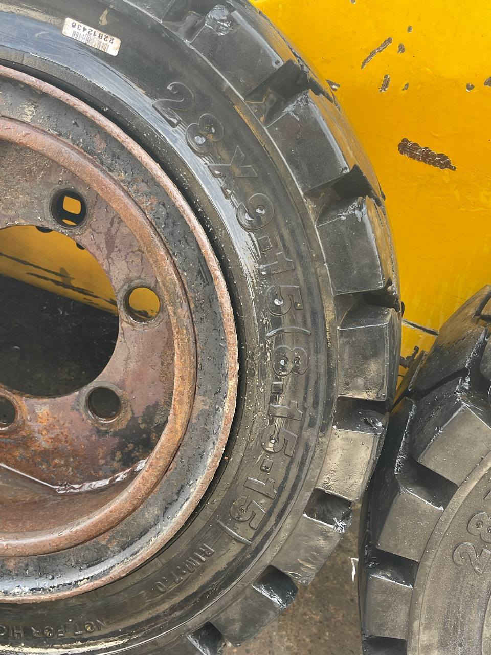 للبيع إطارت ربل +وياله" امامي حجم "15" خلفي حجم"10" سعر6$ 
***********
