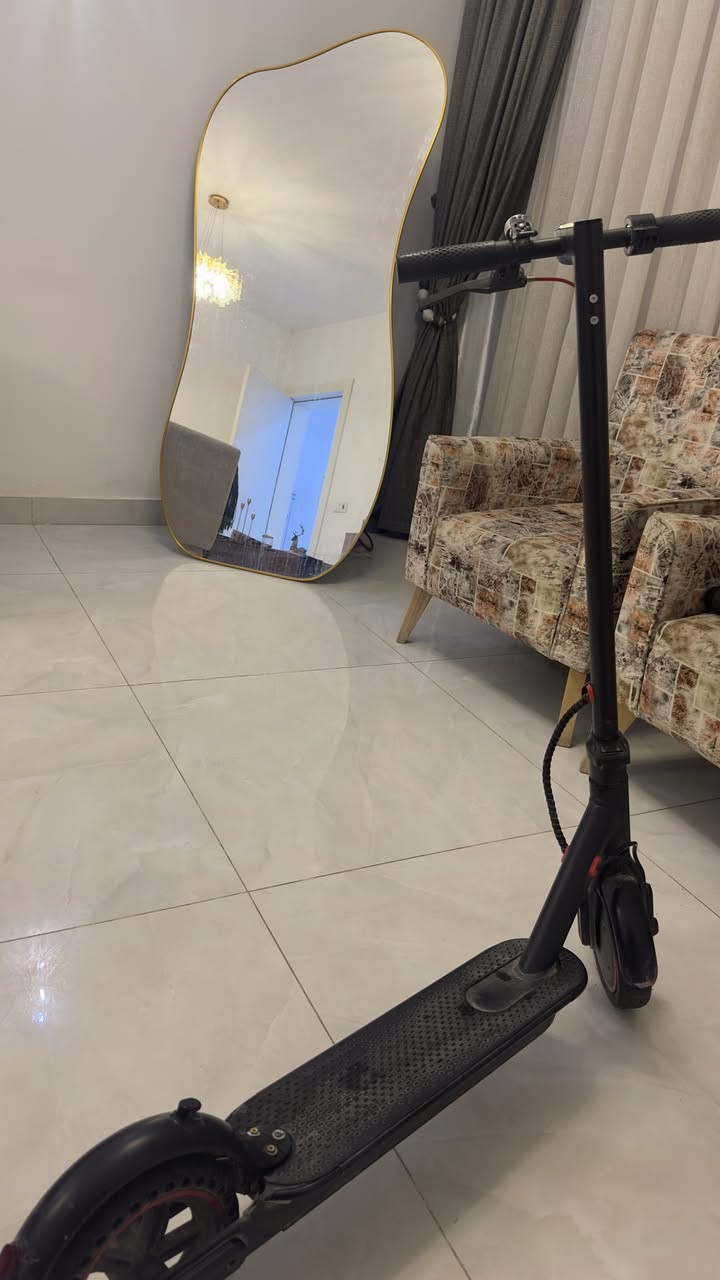 ي

🚨 للبيع سكوتر شاومي كهربائي

* اللون: أسود
* قابل للطي وسهل الحمل.
* مزود بجرس.
* فرامل أمامية وخلفية.
* قاعدة وقوف (ستاند).
* حالته جيدة كما موضح بالصور.
* مناسب للتنقل اليومي داخل المدينة.

⚠️ ملاحظة مهمة:
السكوتر يُباع بدون شاحن (الشاحن غير موجود).

💰 السعر: (150 بي مجال)

📍 المكان: (بغداد-مجمع بدور)

📩 للتواصل  ***********
