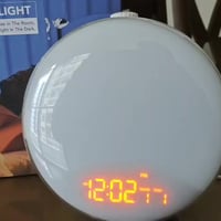 ساعه ومنبه وراديو وشاحن موبايل.ومصباح باالوان متعدده واتس 07508552882