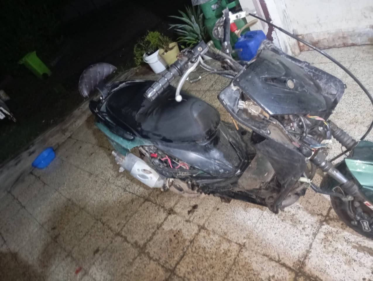 سلام عليكم
دراجه سكنس لد صيني ((مال لعب))
دراجه كشر تعبان 
مكينه مفوله بلاد لانضوح ولاتبخير
شلعه مفوله معدل اذا110 موقبول
نكره هندر
صلنصه fm
سعر 200بيها مجال قليل 
واتساب ***********
رصيد***********
