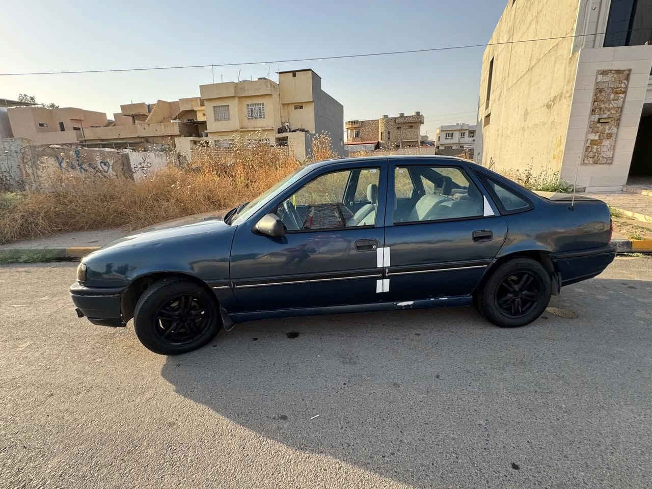 سلام عليكم 
للبيع أوبل فكترا موديل 1991 حجم 18 دبل اكسل محور عادي صبغ جماليه فقط طخم نضيف طخم تايرات جديد كابون بانزين هزه سنويه جديد شرط التحويل مكان السياره موصل برطله 
ه/*********** وتساب موجود

