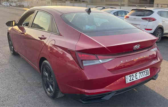 بسم الله الرحمن الرحيم السلام عليكم 
هيونداي النترا الشكل الجديد موديل 2021 لون ماروني 
وارد امريكي (( بدون ايرباك حادثها الحوض الخلفي حادثها بسيط جداً + بلعراق انطخت طختين فقط بدون تبديل )) رقم اربيل الجديد ماشية 40 الف السيارة بوضع الزيروو السيارة نقص برغي مابيه 
☑️الموصفات☑️
محرك 2000 Doch
بصمة + ابواب صندوق بصمه تشغيل عن بعد 
اناره ترحيب عن الاقتراب 
لدات اماميه ليلي نهاري 
كامره دواره 
صندوق ذكي 
شاشه لمس Wi_Fi/ Gps 
تدعم نظام Android Auto
‏car play ذاكره داخليه 
‏Auto hold
رادارات جانبيه 
رادارت خلفيه+ امامي 
تحديد مسار 
مانع تصادم 
تبريد بيانو 
تحديد النقطه العمياء 
فول تحكم ستيرن 
كروز مثبت سرعه 
ثلاث وضعيات قياده Smart_Sport_Normal
داخل اسود
نظام ABS 
مانع انزلاق 
شاشه كشف اعطال 
شاشه ضبط بالدشبول 
حساس اطارات 
ويل كب 17 بلاك كروم
السعر 136 ورقه وبيها مجال 
مكاني بغداد 
للاستفسار
*********** بغداد
