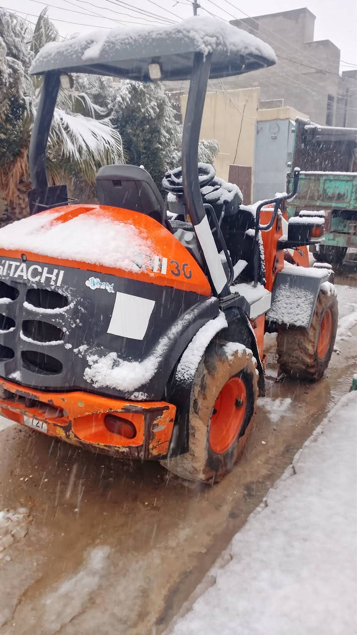 السلام عليكم شفل هيتاشي موديل 2010 شفل نضيف حيل محرك مامضروب صبانه الشراي يتصل عل رقم،(***********)
