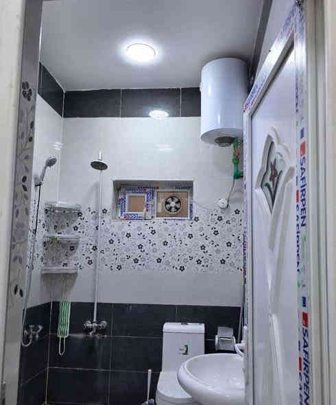 شقه للأيجار 
طابق اول
العنوان :  مركز البصره _ الساعي📍
المساحه :  117 م 
يحتوي على : 2 غرف منام  + صحيات  
+ صاله + مطبخ  
سعر الأيجار :  650 الف 
شامل الماء والكهرباء مجاناً
للتواصل : 
***********
*********** 
***********
