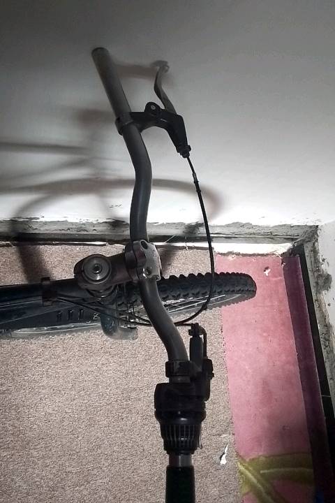 العنوان حي النصر قرب معارض بغداد  الشارع مقابيل ملعب اياكس 🔥
احتياجات البيسكل صجم و ويرات البريك و كشن 
اليدات مال البريك اصليه مالاته وعقرب عطلاان 
 
