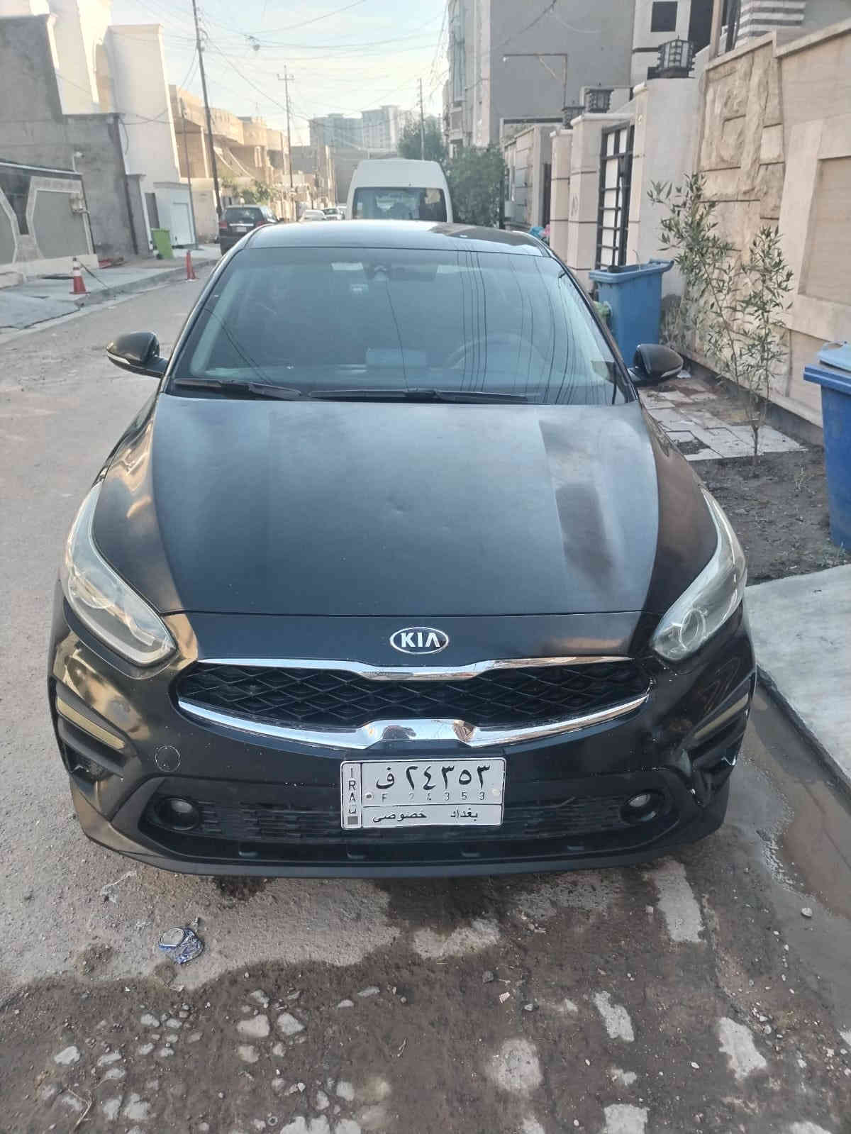 السلام عليكم ..
كيا فورتي وارد امريكي موديل 2019 رقم بغداد سنوية بأسمي 
ماشية 100.000 ميل
گير ATM 

الحادث..
بنيد وجاملغ جهة السايق مبدل وباب السايق صور الحادث مرفقة 
 وبيها طخات بالعراق موضحة بالصور
القمارة بيها رصعات اثر حالوب
المواصفات.. 
 كاميرا شاشة رادار وباقي المواصفات المعروفة

السعر 119 وبيها مجال 
مكاني بغداد حي الجهاد
***********
