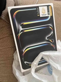 آيباد M4 • ٢٥٠ جيجا • بطارية ٨٩٪