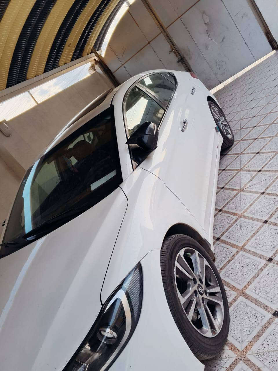 سلام عليكم
النترا سوبر 2019 فول مواصفات 1/1 صار بيها حادث سطحي جاملغ وبنيد بدون دواخل مبدلات مال تفصيخ  ماشيه 280k محرك مامذبوبه عليه صبانه سيارة جديده بمعنه الكلمه مال جناي وبصمات 2 وسعر 150 وبيها مجال رقم الهاتف ***********
