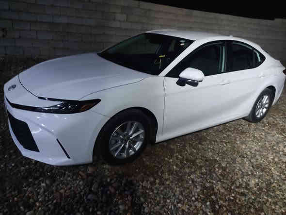 السلام عليكم 
للبيع 
كامري موديل 2025 هايبرد مواصفات LE منفيس رقمها مجاني بصمه تشغيل لاسلكي تبريد قطعتين السياره جاهزه 
صوره الشاصي والضرر مرفق بالمنشور 
السعر 225 وبيها مجال 
عنوان السياره ناحيه الزاب قريه اصبيح تحتاني 
للاستفسار الاتصال على الرقم التالي 
‏‪0781 437 4183‬‏
