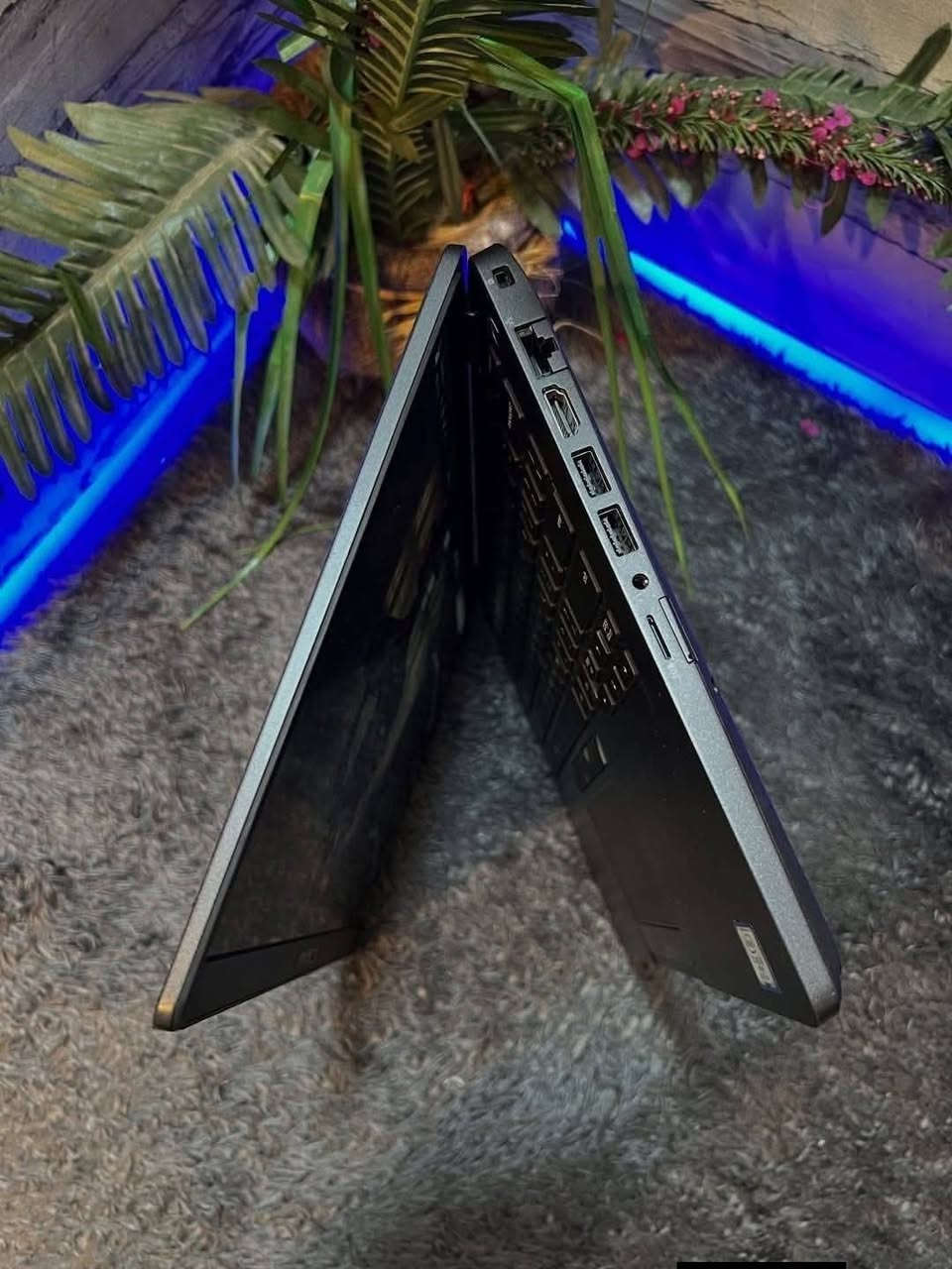 لابتوب Dell Latitude 540
السعر 250 الف دينار 
✨ خيار ممتاز للدراسة، الأوفيس، التصفح، المحاضرات الإلكترونية، والعمل اليومي بكفاءة واستقرار.
🔥 جهاز عملي بشاشة لمس يمنحك سهولة أكبر في الاستخدام والتنقل بين المهام.

 المعالج: Core i5 الجيل الثامن
 الرام: 8GB قابلة للزيادة
 التخزين: 256GB SSD سريع
 الشاشة: لمس (Touch Screen)
 كرت الشاشة الداخلي: 4GB
 البطارية: جديدة وتعمل من 3 إلى 5 ساعات استخدام

🎁 الهدايا المجانية:
 ✔️ ماوس
✔️ ماوس باد
✔️ حقيبة
✔️ الشاحن الأصلي

✅ فحص كامل قبل الإرسال
✅ فحص كامل قبل الدفع والاستلام
✅ ضمان 7 أيام استبدال عند وجود خلل مصنعي
✅ جاهز للاستخدام المباشر

📍 الموقع: بغداد – الأمين الثانية
🚚 التوصيل متوفر إلى جميع محافظات العراق
📞 للتواصل واتساب: ***********
