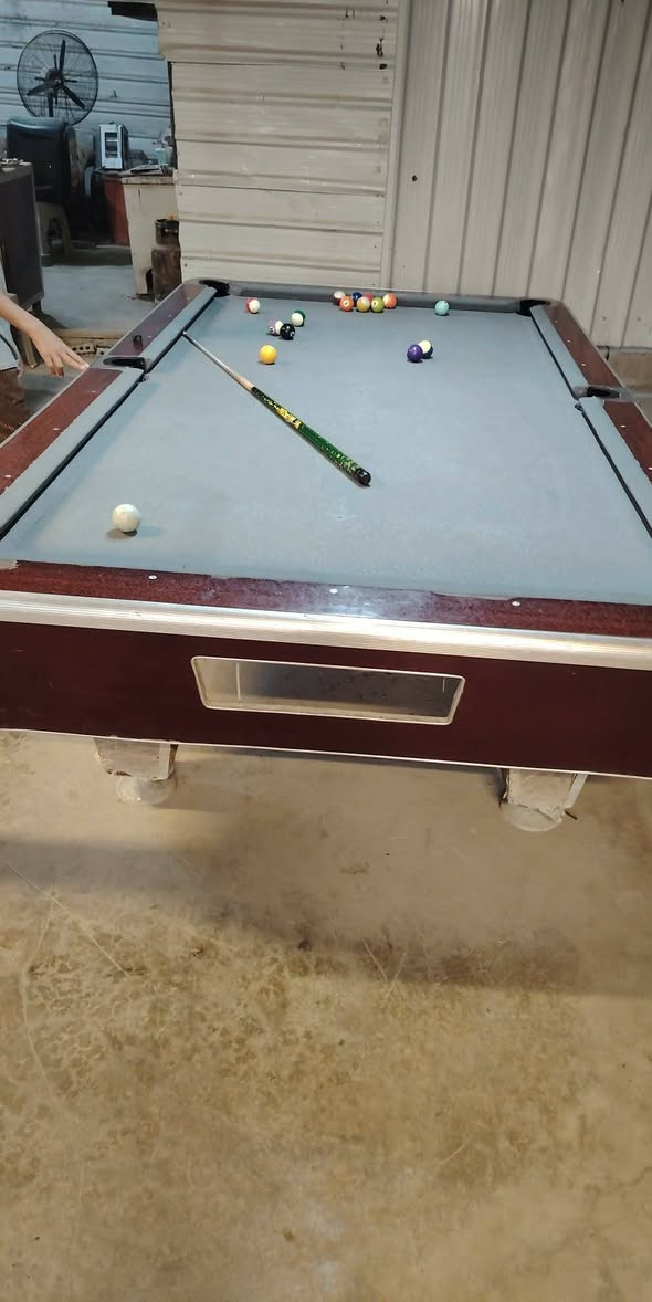 ميز جاكور للبيع  نظافة 95% مرمر خشب كله مكفول منصوب وشغال تجي تفحص وتشوف بعينك العنوان بابل المسيب ***********
