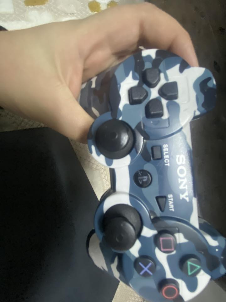 سلام عليكم بلي 3جديد لوك بي 16لعبه ماينكرافت و جيتي اي مختم للخير و كلفديوتي وسيارات مع كامل الملحقات يدا واحده مهكر بي فقط هاذ الكسر خفيف السعر 120وبي مجال اتصل وبيك خير و تدلل *********** وماكو هيج سعر الله شاهد لين عطله وحته ماتلكه هيج نضافه بهيج سعر مع تحياتي
