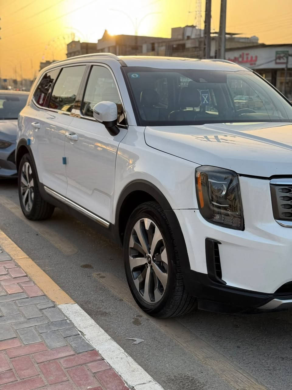 بيع او مراوس بتلورايد او سورينتو 2025

بتلورايد 2020
🔹 KIA Telluride 2020 وارد أمريكي  
🔹 اللون: أبيض | رقم: بغداد  
🔹 الممشى: 88 ألف ميل  

✨ مواصفات EX فول تقريباً:
✔️ محرك 6 سلندر 3800  
✔️ فتحة سقف  
✔️ بصمة تشغيل  
✔️ مقاعد كهرباء + جلد VIP  
✔️ تبريد وتدفئة مقاعد  
✔️ نظام تحديد مسار  
✔️ مانع تصادم (أمامي/خلفي/جانبي)  
✔️ Auto Hold + Auto Stop  
✔️ إشارات بالمرايا  
✔️ LED أمامي وخلفي  
✔️ 4 وضعيات قيادة (SPORT / ECO / COMFORT / SMART)  
✔️ مرايا شفط  
✔️ باب خلفي كهربائي  
✔️ شحن وايرلس  

📌 ملاحظة: الإيرباغ ستيرن فقط  

📍 الموقع: كربلاء  

‭٠٧٨٠ ٠٠٣ ٣٩١٤‬
📞 ***********  
📞 ***********
