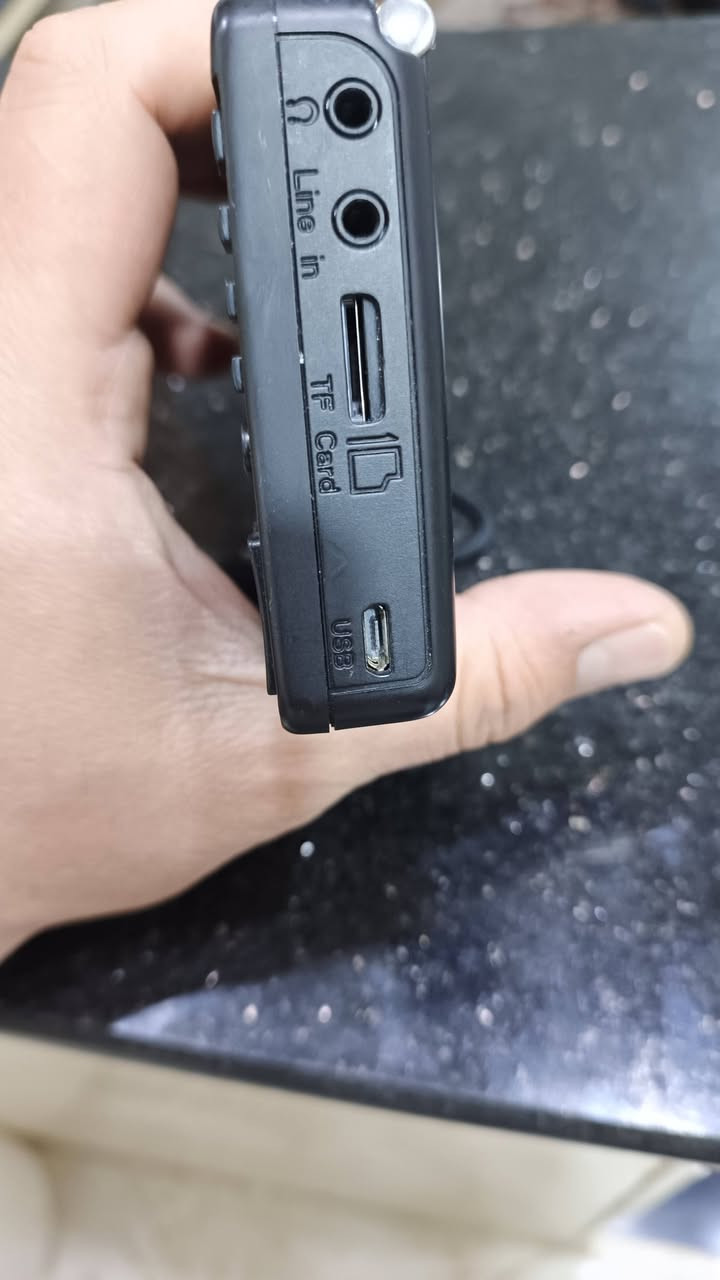 راديو رقمي باله انكليزية صناعه صينيه، شحن و امكانيه تسجيل الصوت من الاذاعات على الرام، صوته جداً عالي و مجسم ٤ موجات AM/FM/LW/SW.
20 الف


**إذا كنت صاحب هذا الإعلان وتريد حذفه لأي سبب، رجاءا أرسل رسالة إلى الدعم الفني**