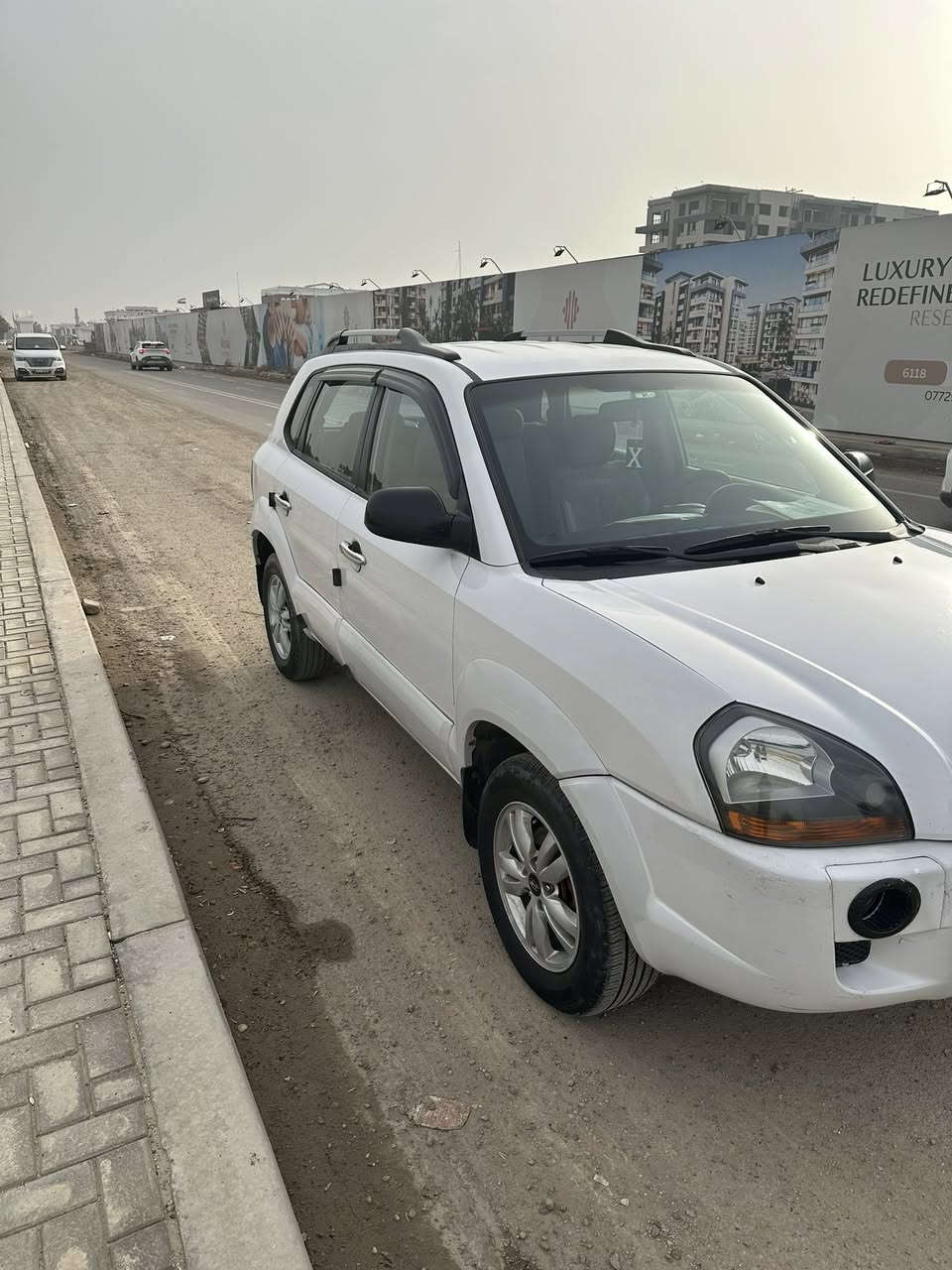 توسان 2010 وارد خليجي محرك 2000 السياره مكفوله من كل النواحي صدر مكينه كير  بس بيهه شبرين بارد بالصندوك وشبر بارد بالجاملغ الامامي الايمن ومصبوغ على كد الشبر مكاني بغداد حي الجامعه الرقم *********** 
السعر 125
