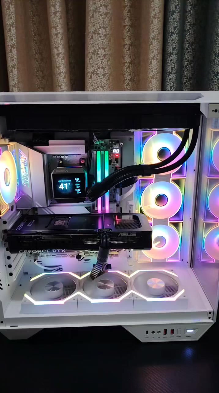 كل عام وانتم بخير وصحه وسلامه 
PC للبيع
CPU: R9 9950X3D BOX 

GPU: RTX 5080 ASUS PRIME 

M.B: X870E AORUS PRO ICE DDR5 WIFI 7

RAM: 32GB 6000HZ CL30 DDR5 T-FORCE RGB- XMP-EXPO WHITE 

SSD: 2TB SAMSUNG 990 PRO 7,450 MB/s

PSU: DEEPCOOL PX1000G ATX 80 PLUS
1000W GOLD

COOLER: DEEPCOOL MYSTIQUE 360M

CASE: DarkFlash DY470 Mid Tower Case - White

Asiahorse NYOTA 120mm Case Fans X3

DeepCool DM9 Thermal Paste Gray

Windows 11 Pro Original Key

السعر 5,000,000
مكاني ناصرية رقمي ***********
