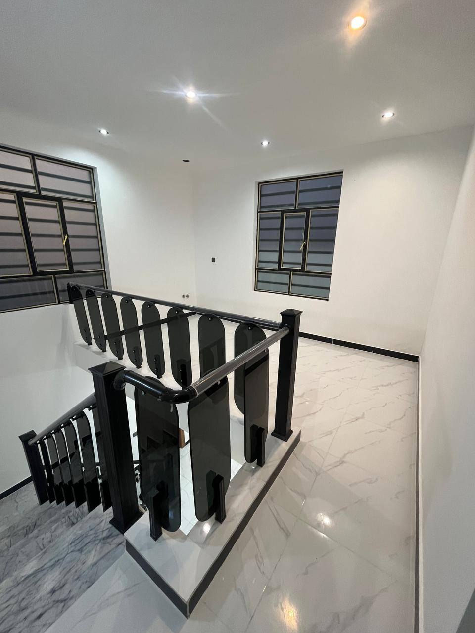 عملنا في بغداد فقط تسليم مفتاح كرسته وعمل ترميم إضافة بناء تسليم هيكل عظم بدون باب وشباك سعر المتر المربع للهيكل كرسته وعمل ١٨٠ الف يتضمن الفقرات التاليه
دفن وتعديل الأرض بمادة السبيس مع مستوى وزن الشارع
مع الحدل بحادله كبيرة
رش مبيدات كلوردين قاتل الحشرات
تسقيط وتخطيط الخارطه على الارض مع فرش نايلون زراعي نوعيه جيده
عمل المجاري حسب مخطط الخارطه نوعية امل الشريف المصري
تسليح الرفت يكون حسب مخطط الخارطه مع حصيرتين تسليح
صب الرفت بمواد درجه اولى اسمنت مقاوم رمل اخيضر حصو مكسر او صب بم  كونكريت جاهز حسب طلب الزبون
يكون ارتفاع الرفت ٤٠ سم
صب بتلو ٢٠ سم حسب المخطط
بناء بالطابوق الجمهوري بارتفاع ٣،٣٠ للطابق الأرضي
عمل حداده ونجاره صب السقف نوعية الشيش عراقي اف اف أو سوبر أو ماس رباط ٣٠ سم على كل البيت مع السقف
بناء الطابق الثاني بارتفاع ٣،١٠ نفس مواصفات الطابق الأرضي مع مردات ماء ٢٠ سم
بناء البيتونه مع صب السقف حسب مساحة الخارطه مع الستاره بارتفاع ١،٧٠ سم
يشمل الهيكل المجارى كاملة مع مرازيب السطوح والبلكونات
مع تأسيس أنابيب السبالت مع تأسيس جكشنات سبور لايت السقوف
علما عملنا بغداد نقد فقط
للتواصل ***********
