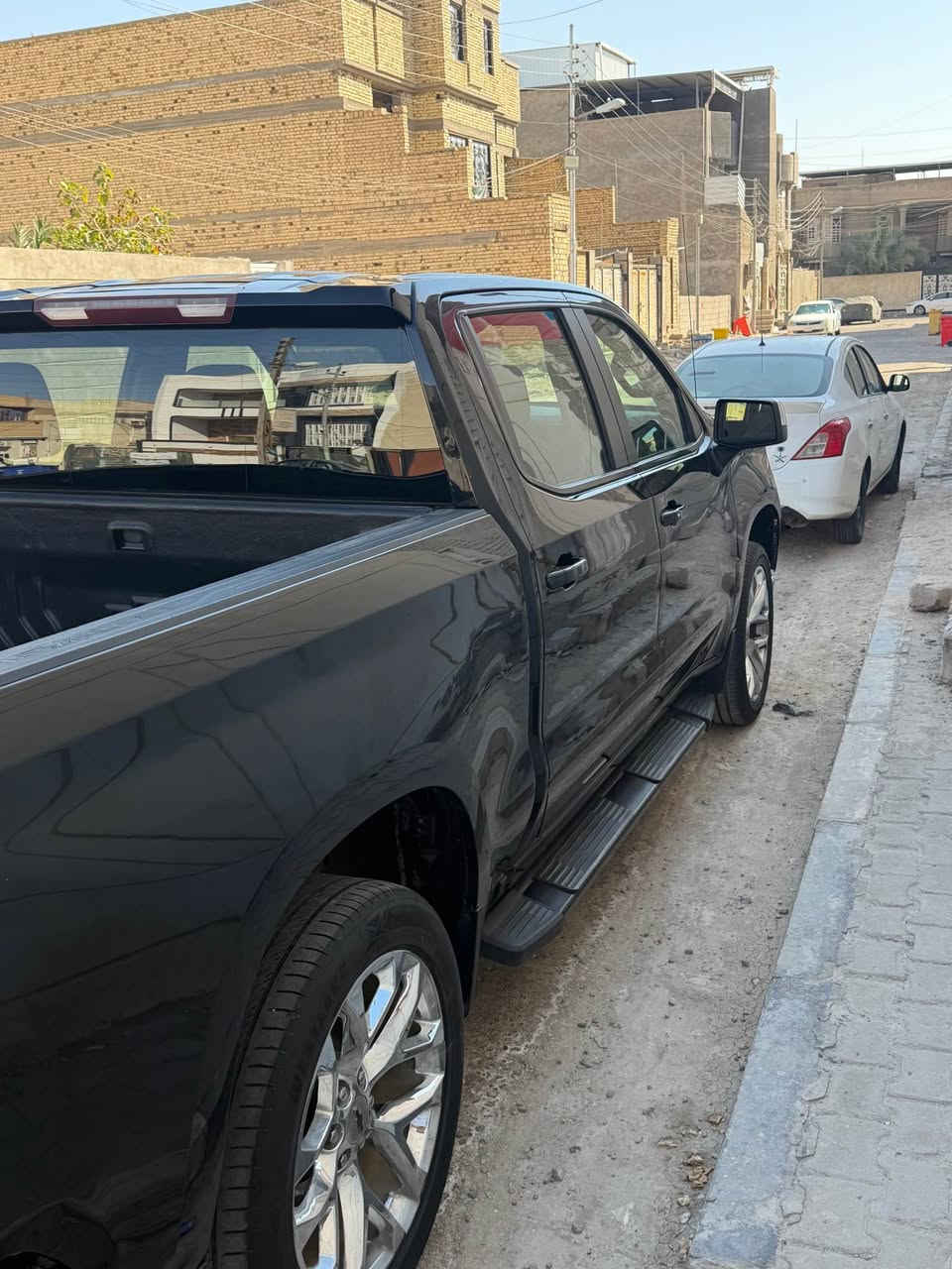 سلفرادو LT 1500
موديل 21
رقم بغداد تحويل بيها قطعتين بدون دواخل 
سعرها 230وبيها مجال 
رقمي ***********
السيارة جديدة Singapore
