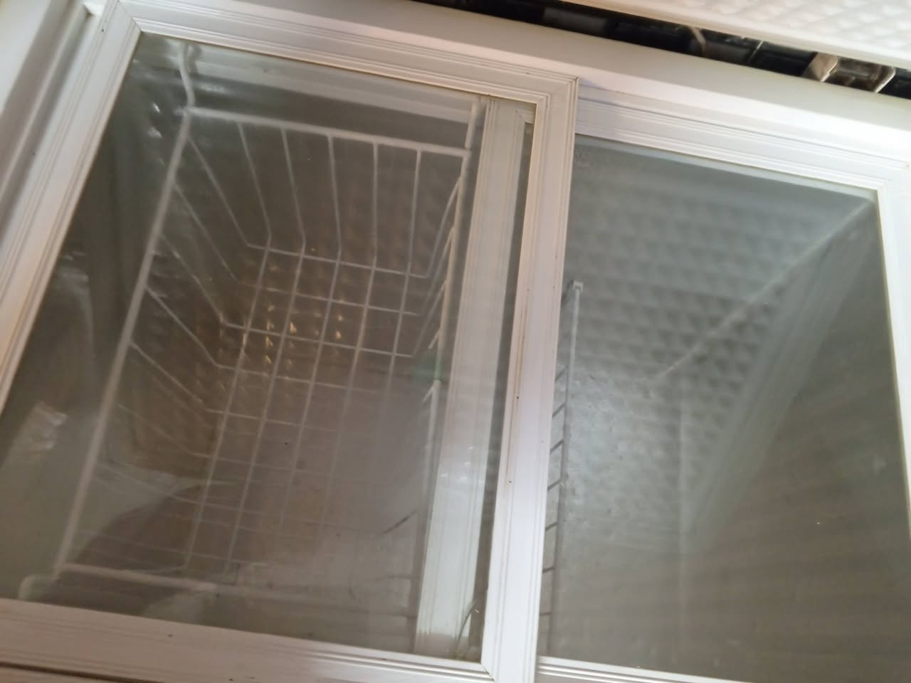 اغراض للبيع الاسعار اسفل الصوره المجمده الماطور عطلان فقط وكلش نظيفه لا يوجد توصيل اليريدهن يراسلني على هذا الرقم
*********** المكان البلديات
