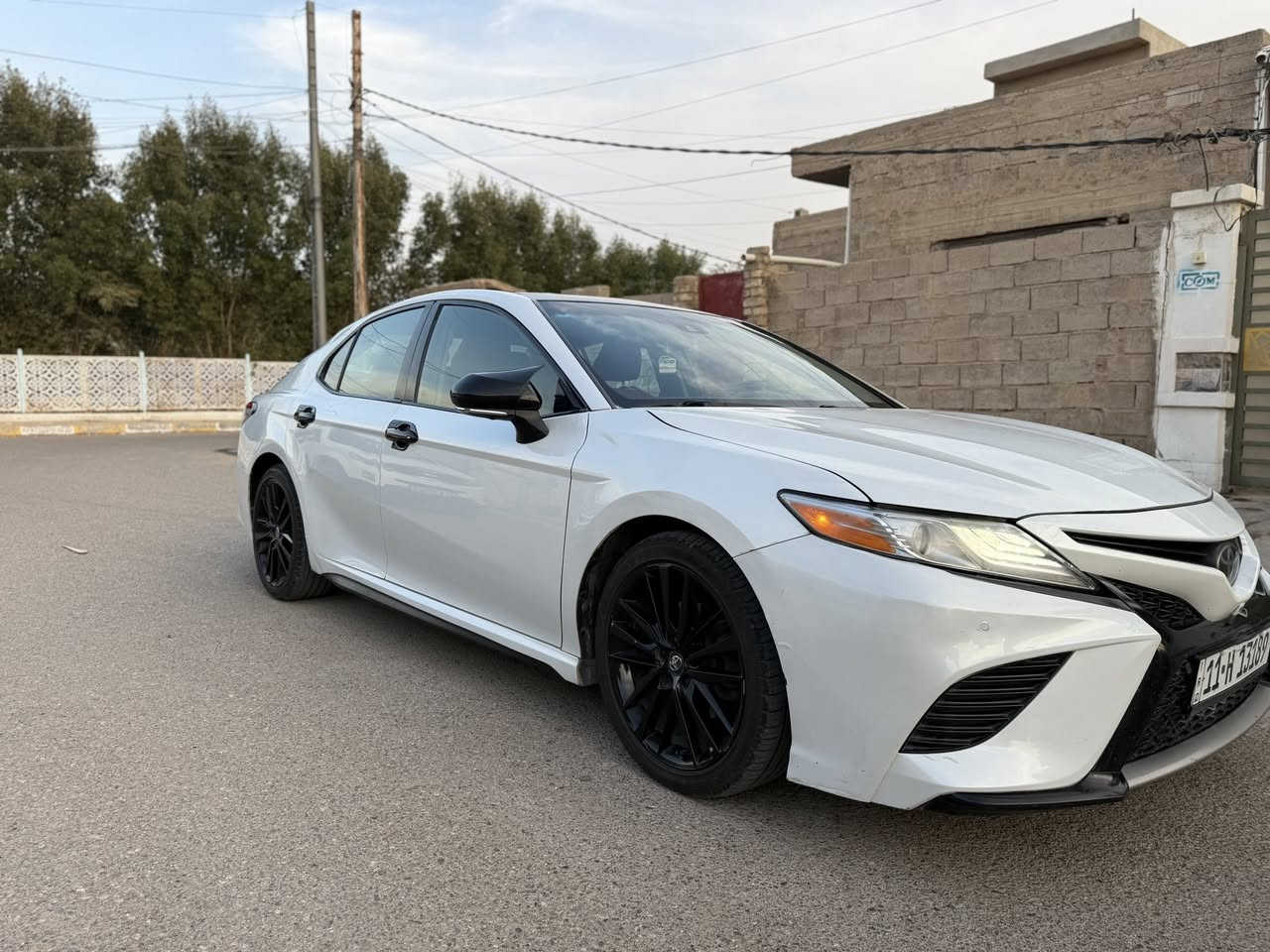 السلام عليكم 
للبيع فقط بدون مراوس
كامري وارد امريكي 2018 رقم بغداد فئة XSE فول فول مواصفات وبدون اي نقص
الداخل احمر بانوراما 
كير محرك ميكانيك كله كفالة 
بيها كلير 3 قطع من امريكا وبدون دعمه، والضرر الثاني جاملغ وباب خلفي بدون داخل 
اير باك بردة فقط 
جاهزة وبدون نقص ، وتحويل مباشر 
السعر 170 ورقة  
رقم التواصل 
***********
***********
