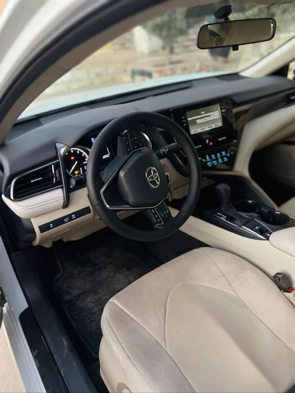 سلام عليكم 
كامري للبيع كلين خليجي 
موديل 2022
كير ومحرك شرط 
تواير وصدر جدد 
السعر 240 وبيها مجال للطيبين 
الرقم ***********
