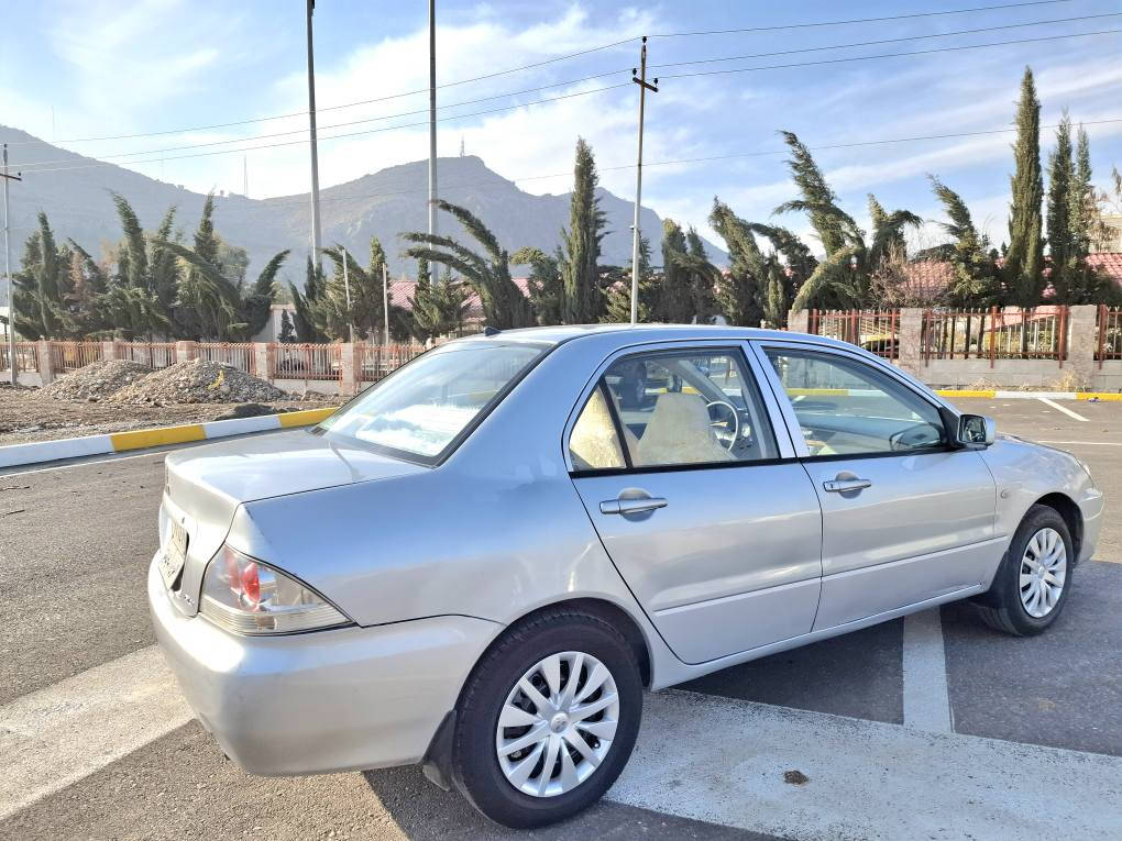 لانسەر مۆدیل 2010مەکینەگەورەی دەبل گێڕی ناوزەرد 140هەزار ڕۆیشتوە کال بونەوە تەعدیلی نیە گێڕوو مەکینەی لۆك نەکراوەتەوە سەنەوی تازە چوارتایەیی تازە پێش و پشت کەپس تەبریدوو گەرمی توندوو تۆلی بەشەرت  وەکوو بۆیاخ چاملغی دواوە تەنها جەلاتینە بێ دەعم و مەعجون دووپەلەی لای لەدەرگاشی هەیە نرخی 87 وەرەقە ڕەقم تەلەفۆن *********** أربيل, العراق
