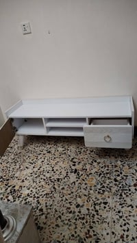 جرباية مع أسفنجة ٤٠ الف ميز تلفزيون ٣٥ الف العرض ١٢٠ سم بغداد الشعب حي...