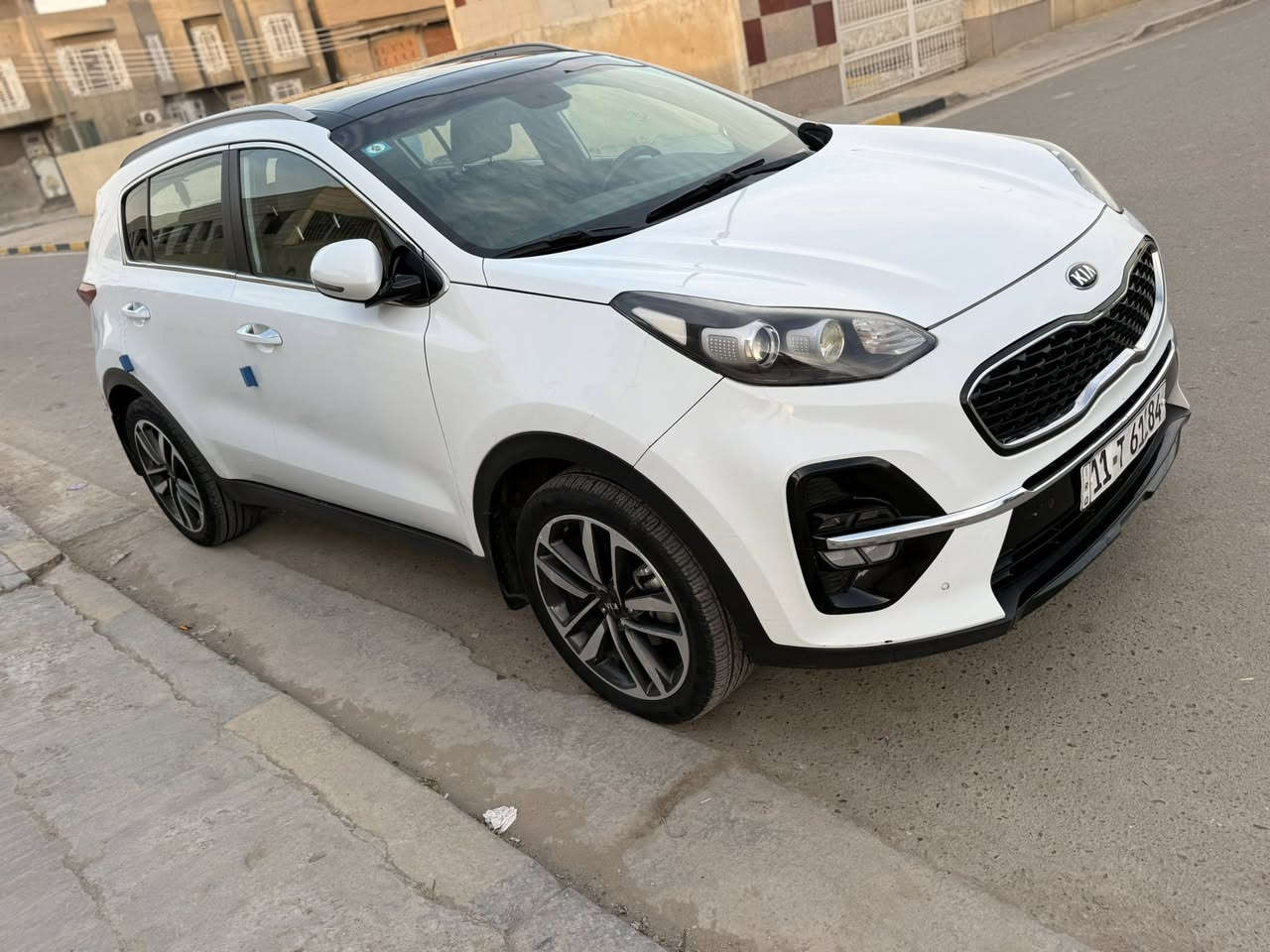 السلام عليكم بيع ومراوس حسب القناعه سبورتج موديل ٢٠١٩  خليجي مواصفات بنراما داخل حمصي 
كفاله صبغ وتبديل اسبير ما نازل 
السعر  ١٩٧  المكان الوسفيه رقم تلفون ***********
