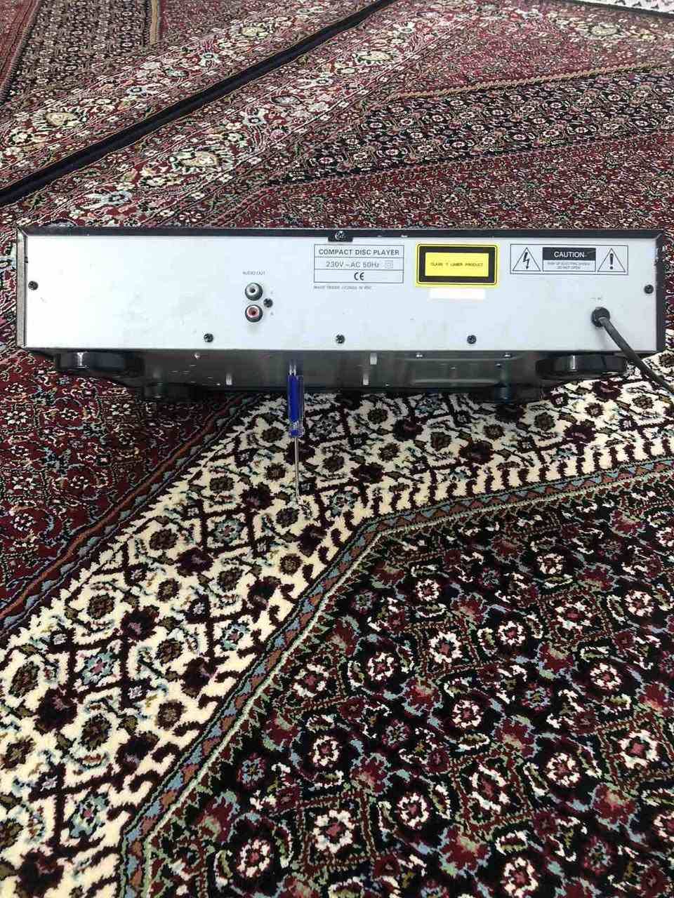 سلام عليكم
بۆ فرۆشتن - للبيع
جهاز سي دي فقط صوت وجبات اولية قديمة اوروبي .
صحيح شاصي بيهة شخط لكن 
داخل ذهب على وضعية الشركة
نضافة تامة ٩٩% 
المهتم الحقيقي تواصل مسنجر
***********
