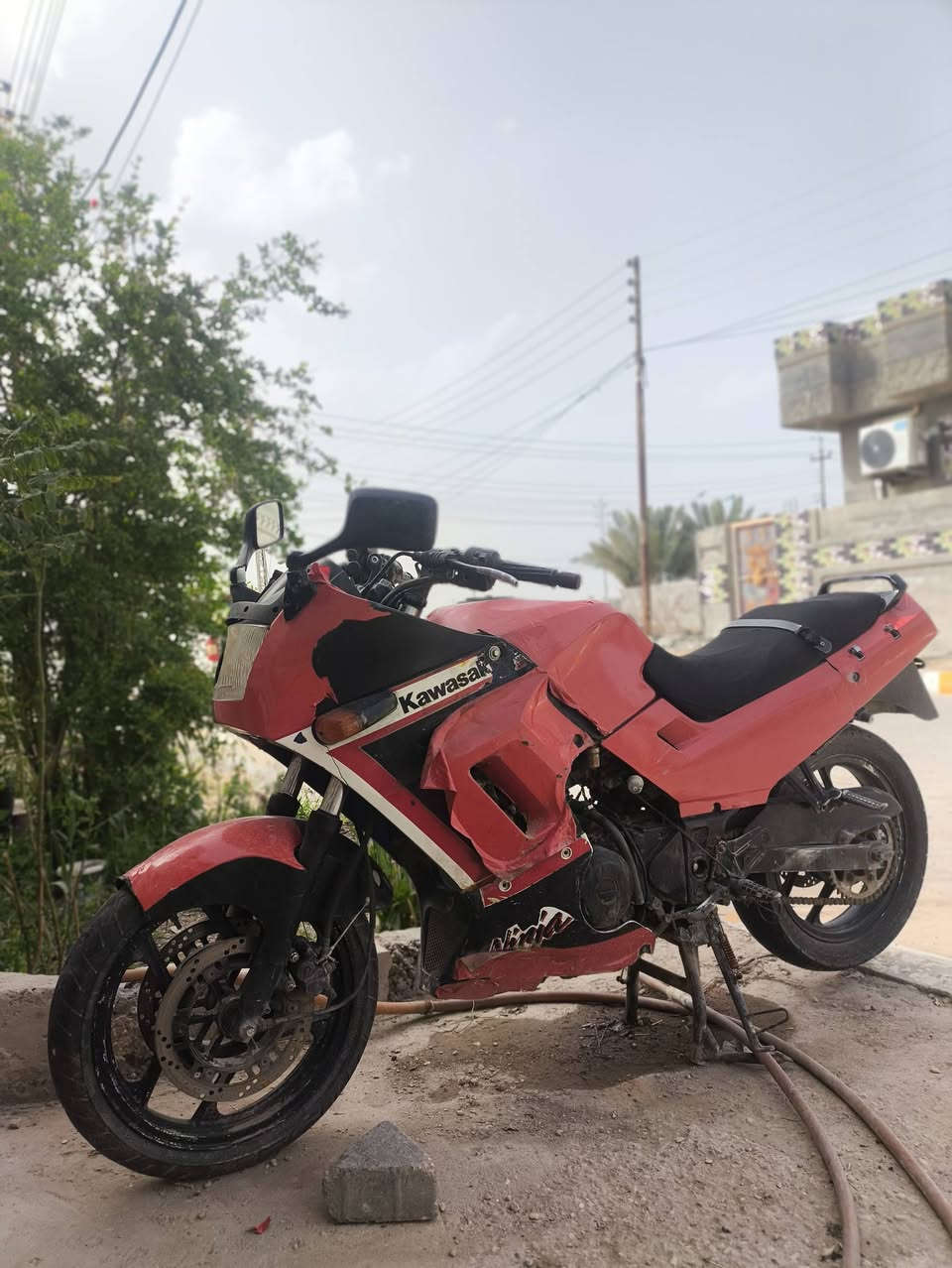 السلام عليكم
دراجه بطحه كاوزاكي محرك 2بستم 
نضافه مثل ما واضح بل صور 
صالنصه جعره صوت طرب 
سعر 300قفل 
للاستفسار ***********
