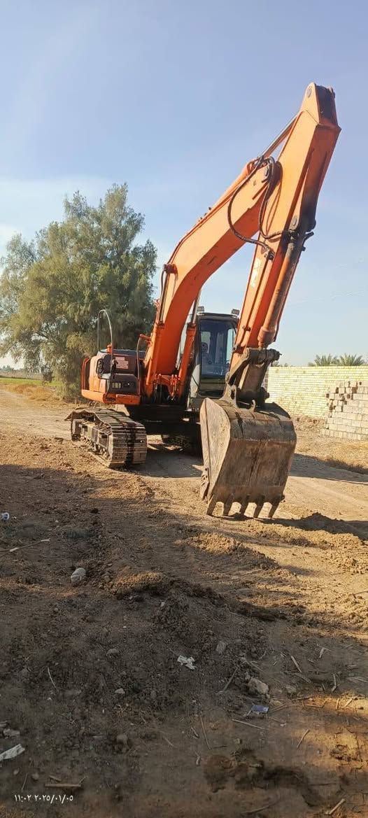 حفاره زت موديل ٢٠٠٥ للبيع مكان بغداد مكلف بل نشر للاستفسار على رقم ***********
