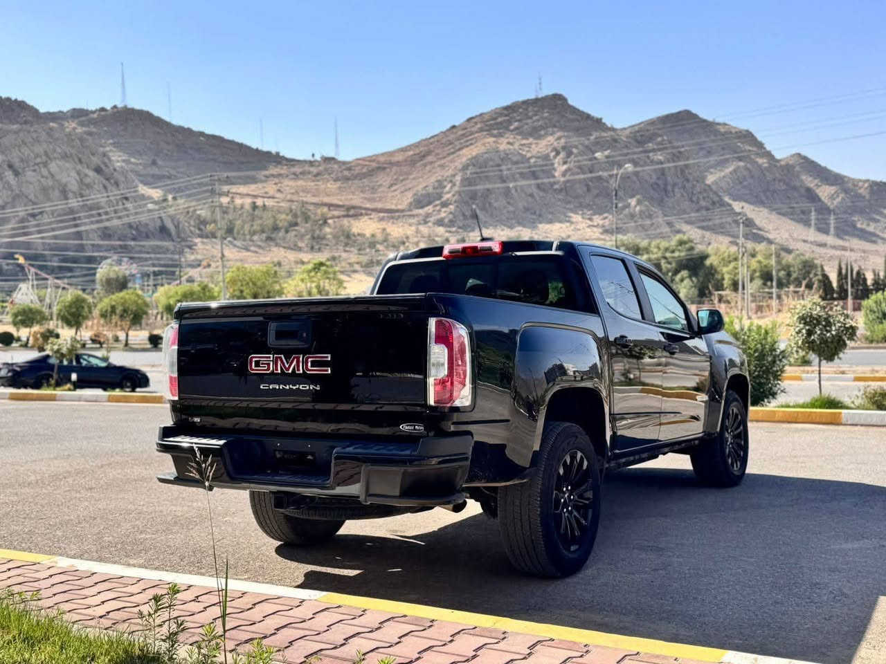 2022 GMC Canyon, V6
مكينة ٦ سلندر مرغوب
باب كبير وبودى صغير 
، بها قطعتين وشاصي فقط رصعة بدون معجون و بدون صبغ 
و سقف ب سبب كونتينر بيها كم مكان بس رصعة 
صورة حادث موجود ب منشور 

كشن كهربا ، 
كاميرا ،
جام كهربا
لايتات امامي وخلفي ليد
ماشية فقط ٢٦ الف
تحديد سرعة
ربع ما بها مصرف
تترقم شمالي وياها شهرين للترقيم 

مكانى رانيه تابع للسليمانة 
سعر :- ١٥٥$ بلاش
*********** - ***********
____________________________ 
GMC Canyon,  مۆدێل 2022
ده رگا گه وره و بودى كورت 

مەکینە 6 بستۆنی مەرغوب 

سەیارەکە دوو پارچەى بۆیاخە وشاصي قرنجي پيوه يه 

سه قفه كه ى به هؤى كونتينه ره وه كه ميك قه پ و قؤپى هه يه
تەنها ٢٦ هه زار ڕۆشتوە
کوشن کارەبا ، کامێرە ، جام سەحب ، ئاوێنە ئۆتۆ ، تەحدید سورعە، ئۆتۆماتیک
سەیارەکە یەک دینار مەسرەفی تیانیە هەمووگیانی بەشەرت
گێڕو مەکینەو تەبریدو بەناوکردن و غرامە هەمووی بەشەرت
دوو مانگی لەگەڵە بۆ رەقەم کردن
شوێن : رانیە
سعری ١٥٥$ وەرەقە

ژمارەی خاوەنی : *********** 
یان ***********
