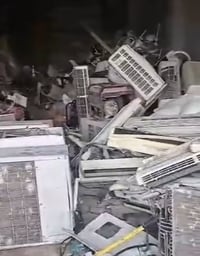 نشتري الحديد والسكراب ومكاين السيارت و النحاس والوايرات والكيبلات والف...