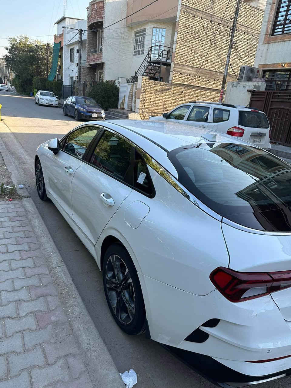 السلام عليكم 
كي فايف موديل 21 خليجي داخل صاجي لون ابيض رقم بغداد بأسمي تحويل ثاني يوم 
السياره بصمة تشغل + بصمة ابواب + بردات داخليه خلفية بلادي + 5 انظمة قيادة + مانع انزلاق 
محرك 2000 دوش 
السياره صدره الامامي جديد بدلته قبل شهرين كله جديد 
تايرات امامية جديدة دنلوب قبل شهرين بدلتهن 
السياره كله بانزين محسن اديرله والدهن كله اصلي محركة كلش نشط الحمدلله 
صار بيه ضربه بالجاملغ الخلفي والصندوق ووكع عليه حالوب هنا بغداد فقط القمارة صار بيه شويه حالوب 
السياره مكانه بغداد حي الجامعة 
السعر 163 وبيه مجال للشراي 
رقمي *********** بغداد, العراق
