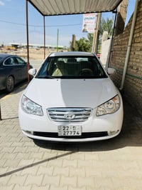 مديل 2011 بيها قطعتين بدون دواخل معروضة 110 وبيها مجال 07865852588