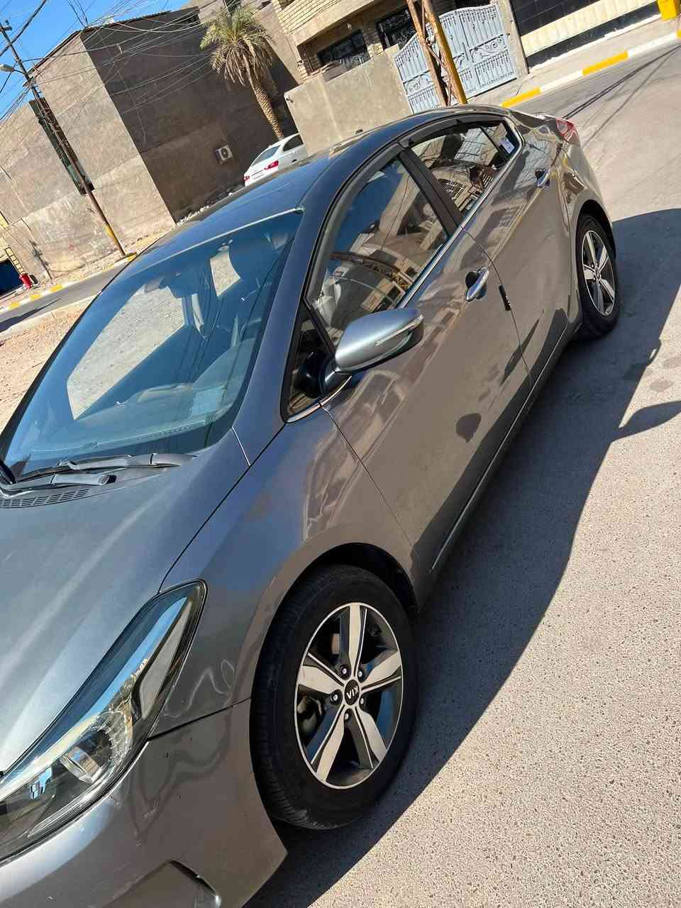 سلام عليكم للبيع

كيا سيراتو 2018 فون مواصفات 1/1
وارد كوري
مكينة 1600 جي دي أي
ماشية 136 km
دواخل جلد اسود
تبربد +تدفئة كشنات
شاشة بلادي حجم كبير
تحكمات ستيرن + تدفئة ستيرن
مري شفط +أشاير مري
دخول ذكي 
كير مكينه كفالة عامة برغي ما مفتوح بيه
تبريد ثلج

حادث سيارة هلال جاملغ امامي بصف سايق مظروبة هنا ب العراق ومصلح 
باب بصف صايخ طخة شبر و مصلحة
 السعر 130$
وبية مجال حك جية
مكاني غزالية للاستفسار الاتصال ***********
